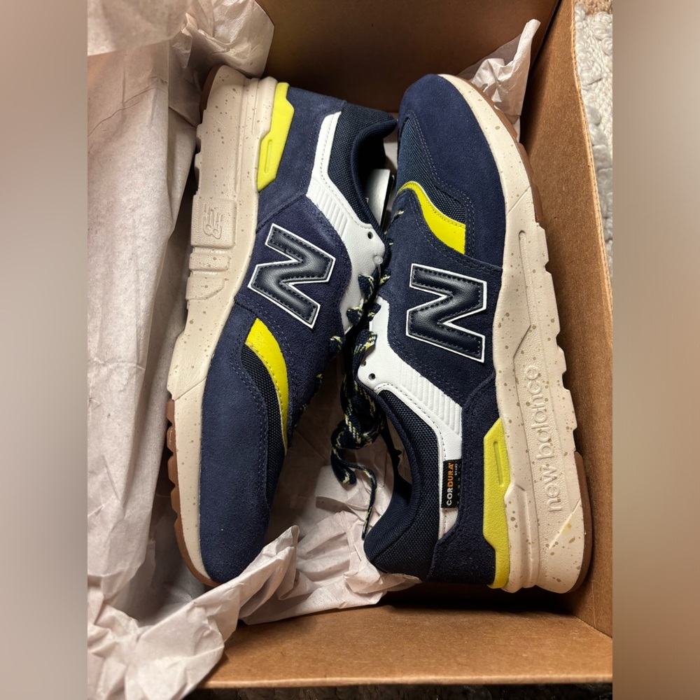 Men’s size 11 New Balance shoes